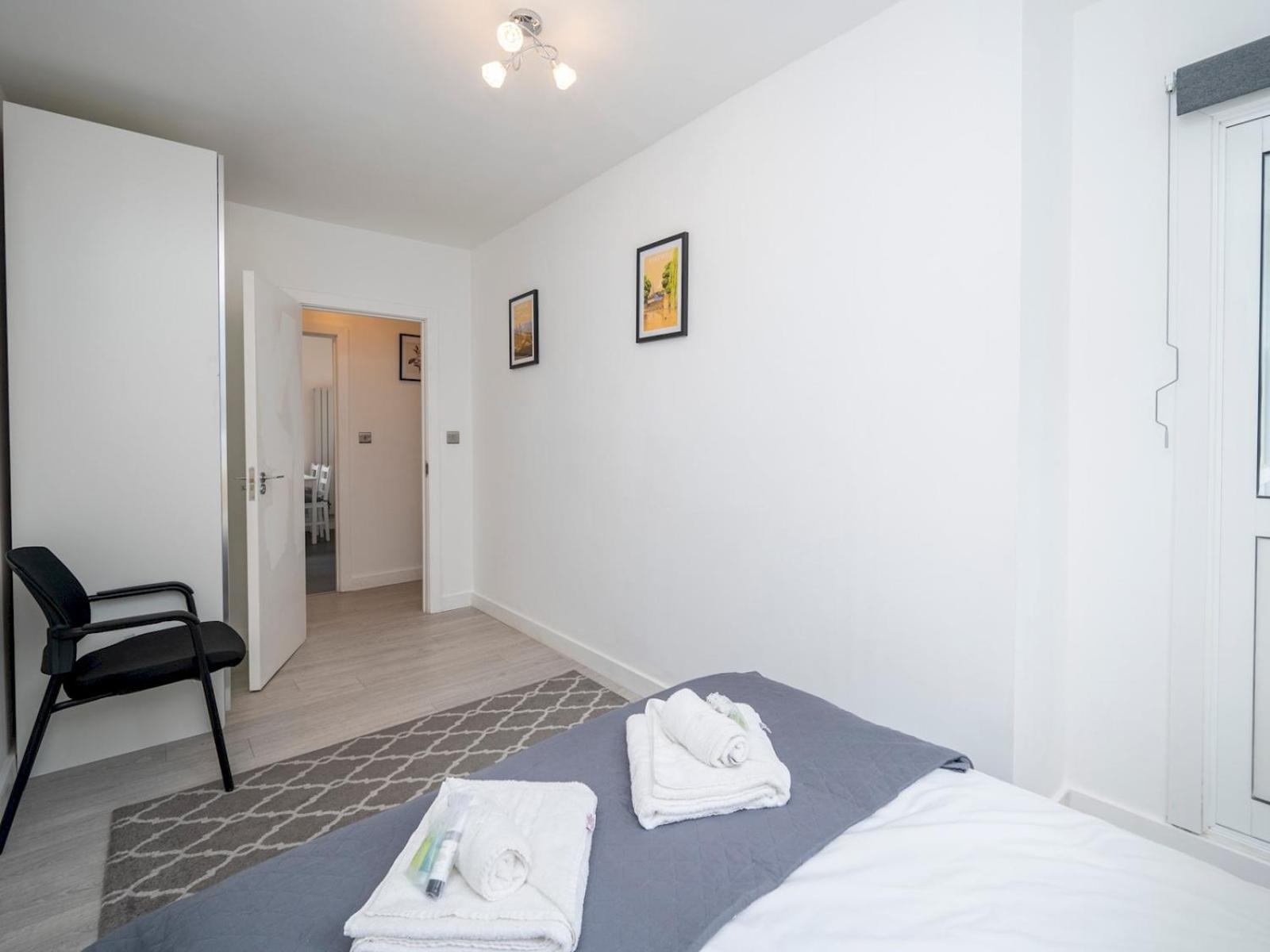 Pass The Keys 3br Gem Near Soho Euston Balcony Charm Londen