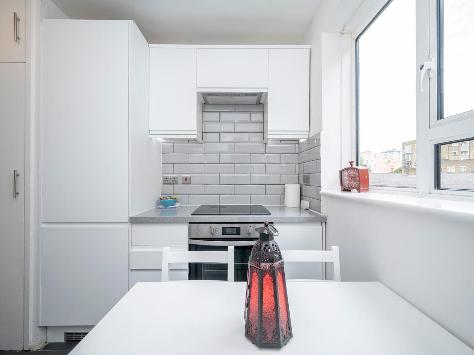 Pass The Keys 3br Gem Near Soho Euston Balcony Charm * Londen