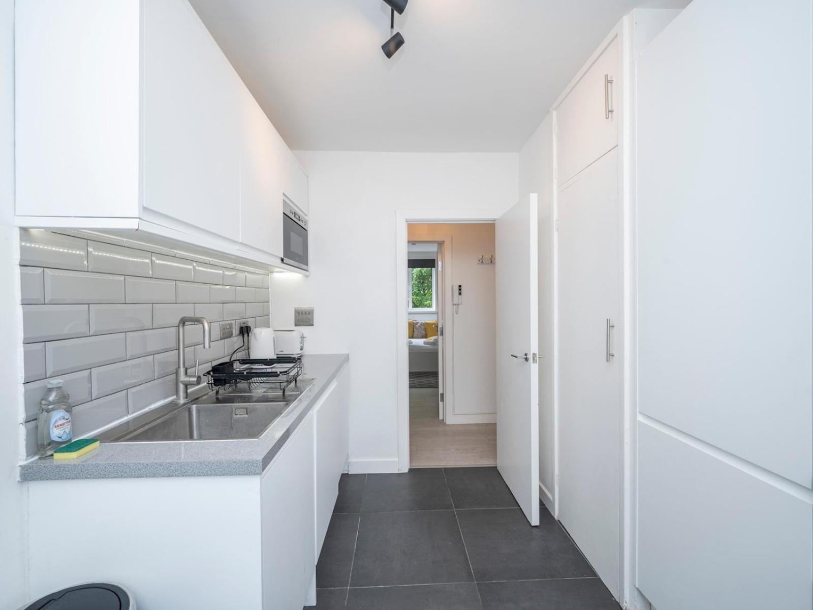 Pass The Keys 3br Gem Near Soho Euston Balcony Charm Appartement Londen