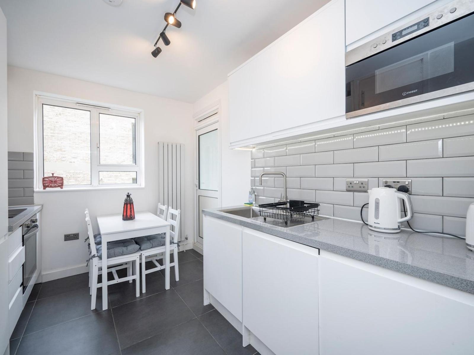 Pass The Keys 3br Gem Near Soho Euston Balcony Charm *