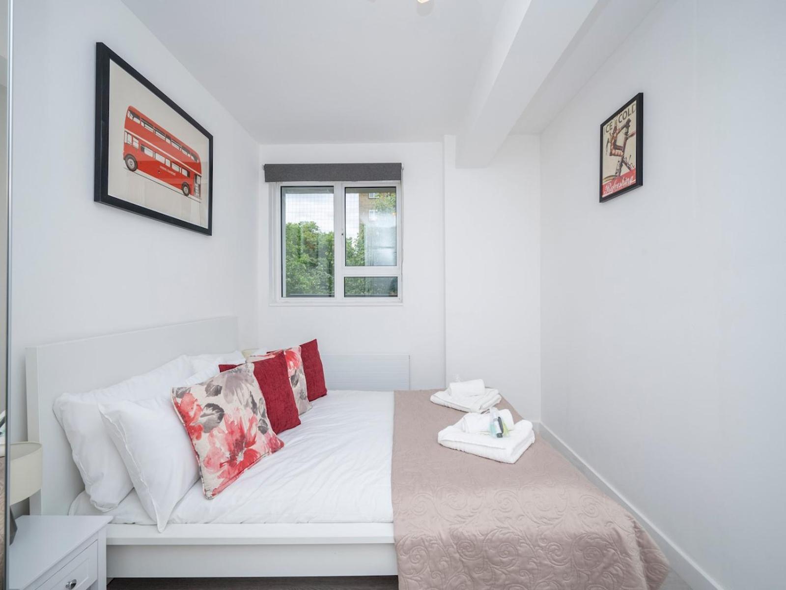 Pass The Keys 3br Gem Near Soho Euston Balcony Charm