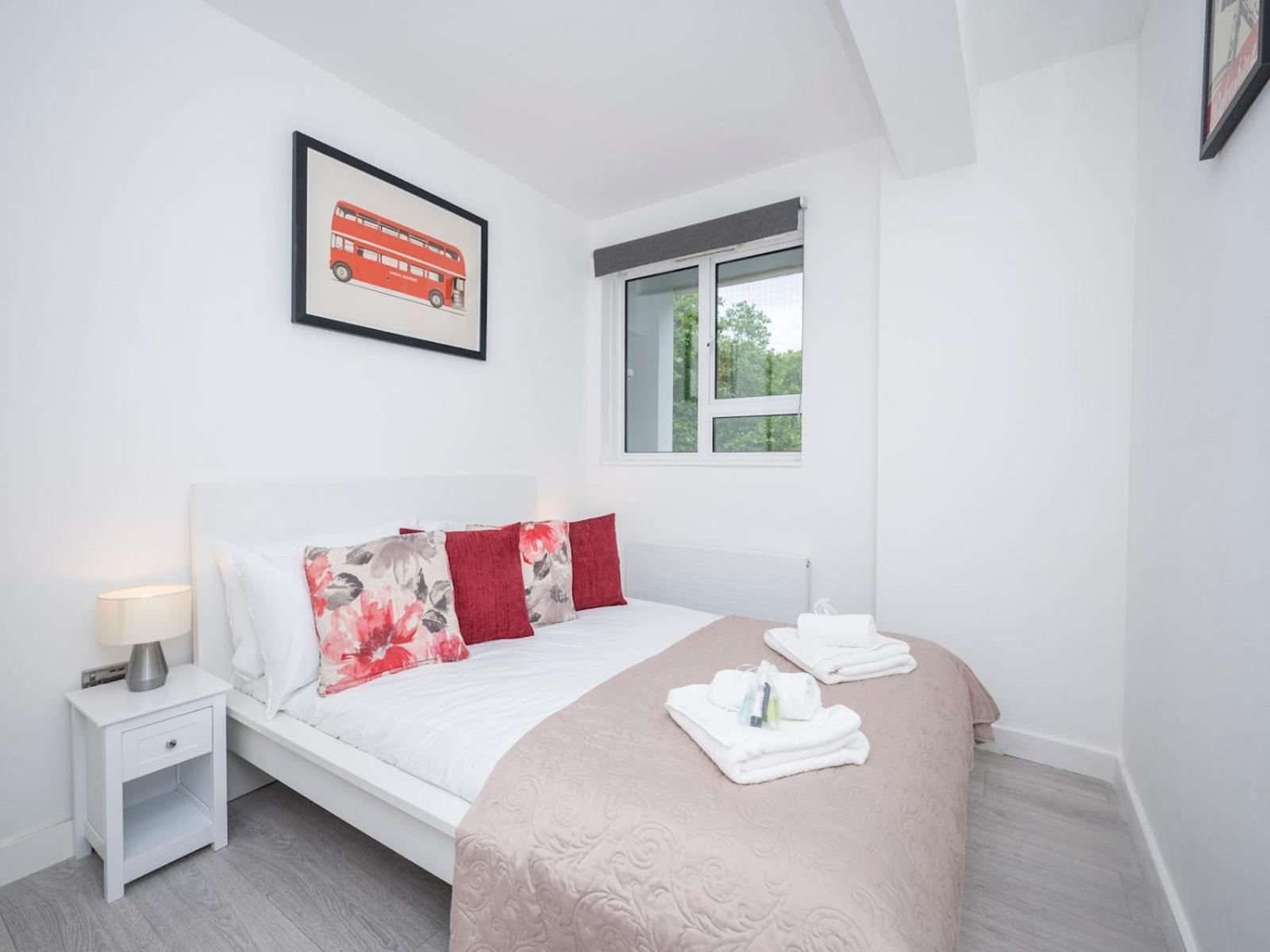 Pass The Keys 3br Gem Near Soho Euston Balcony Charm Londen