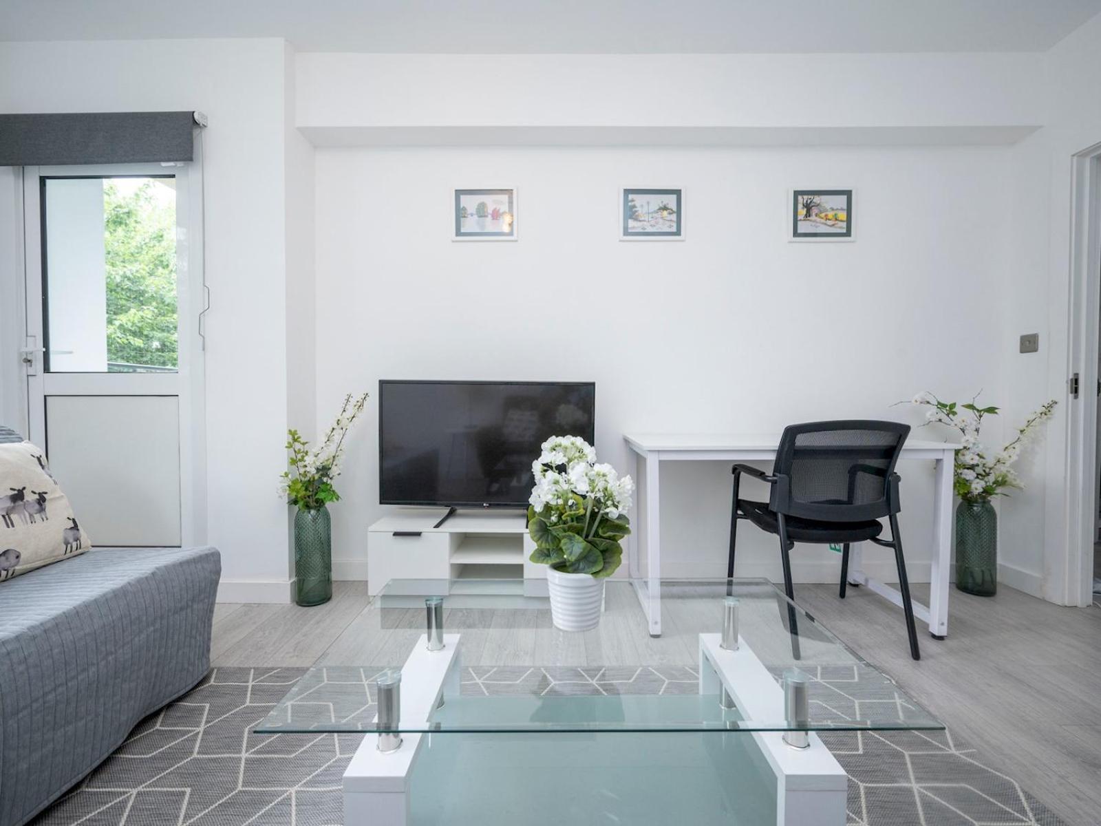 Pass The Keys 3br Gem Near Soho Euston Balcony Charm