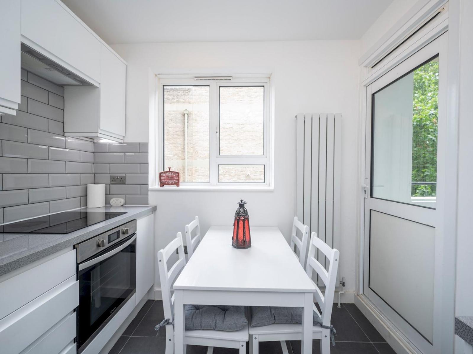 Pass The Keys 3br Gem Near Soho Euston Balcony Charm